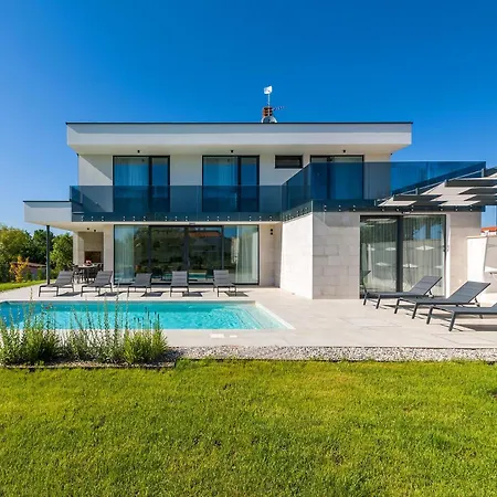 Celi Whit Heating Pool Pula Villa Fazana