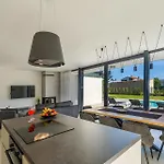 Willa Celi Private Heated Pool & Jacuzzi 4br Near & Brijuni