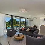 Willa Celi Private Heated Pool & Jacuzzi 4br Near & Brijuni