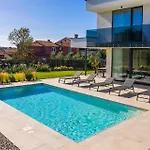Celi Private Heated Pool & Jacuzzi 4br Near & Brijuni Willa