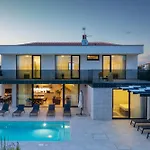 Celi Private Heated Pool & Jacuzzi 4br Near & Brijuni Willa