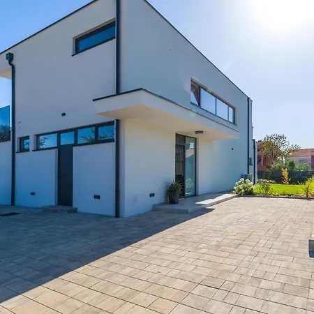 Celi Private Heated Pool & Jacuzzi 4br Near & Brijuni * Fažana