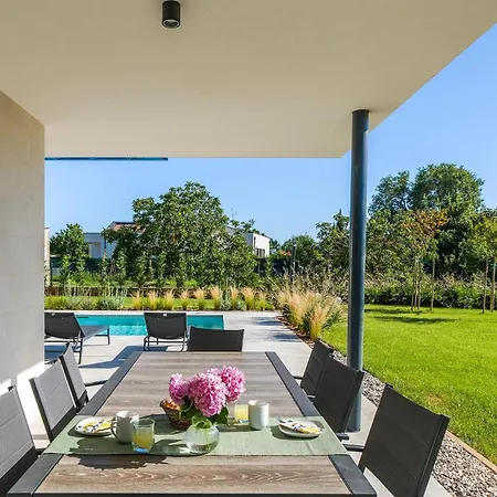 Villa Celi Private Heated Pool & Jacuzzi 4br Near & Brijuni