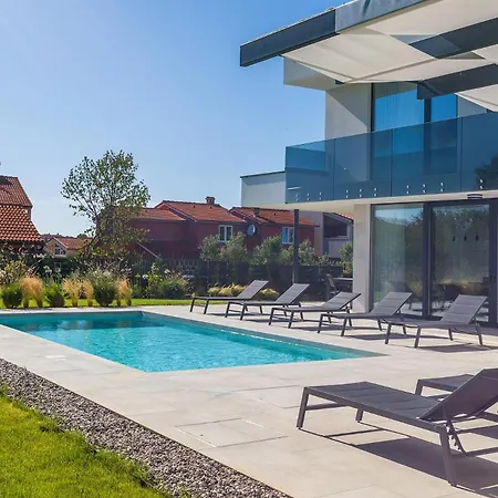 Celi Private Heated Pool & Jacuzzi 4br Near & Brijuni *