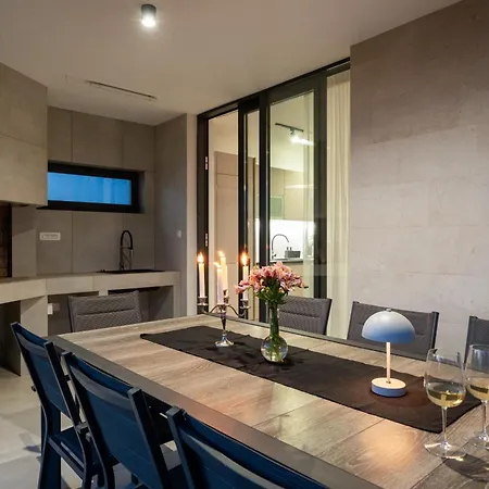 Celi Private Heated Pool & Jacuzzi 4br Near & Brijuni Villa