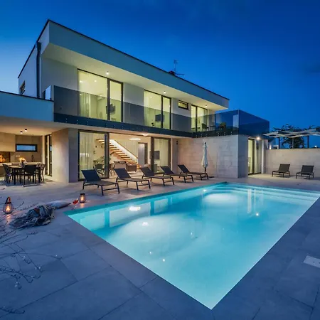 Celi Private Heated Pool & Jacuzzi 4br Near & Brijuni