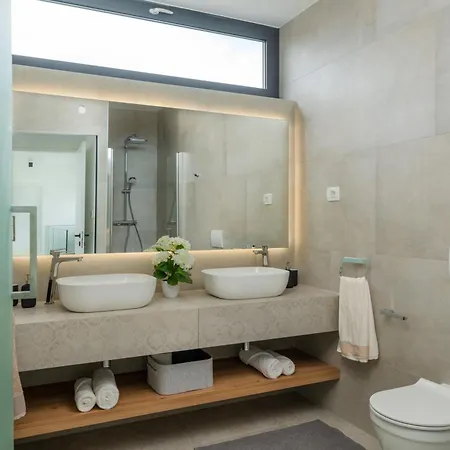 Celi Private Heated Pool & Jacuzzi 4br Near & Brijuni Villa Fažana