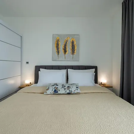 Celi Private Heated Pool & Jacuzzi 4br Near & Brijuni *