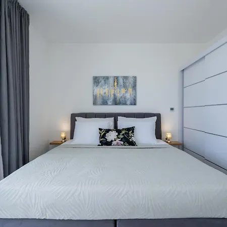 Celi Private Heated Pool & Jacuzzi 4br Near & Brijuni Villa *