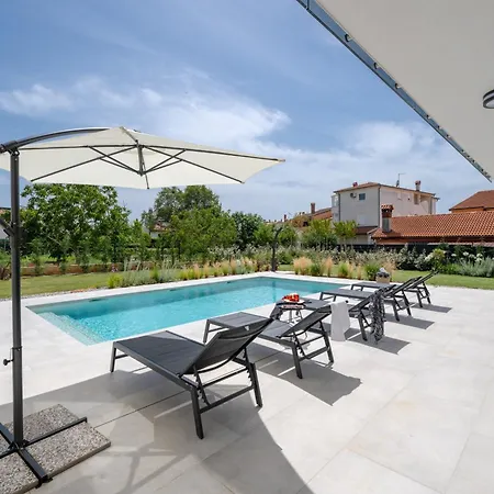 Celi Private Heated Pool & Jacuzzi 4br Near & Brijuni Fažana