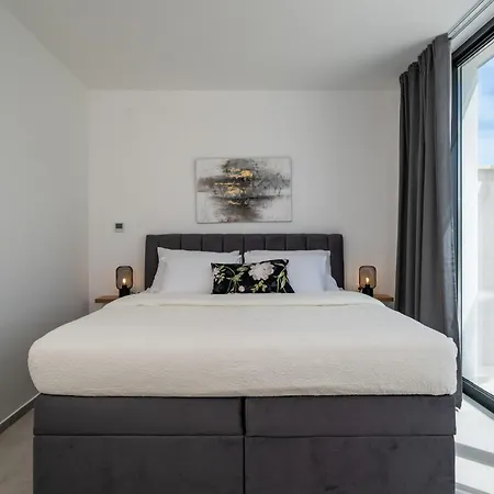 Celi Private Heated Pool & Jacuzzi 4br Near & Brijuni Villa