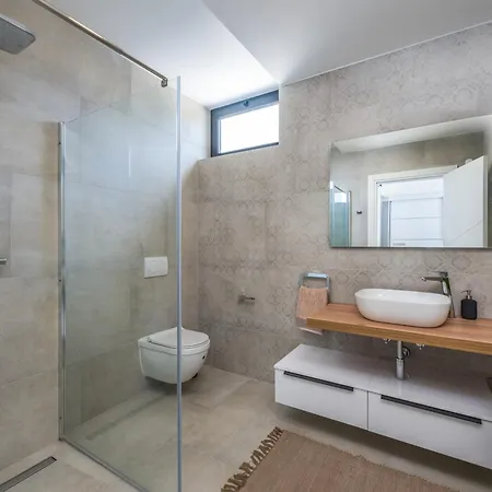 Villa Celi Private Heated Pool & Jacuzzi 4br Near & Brijuni *