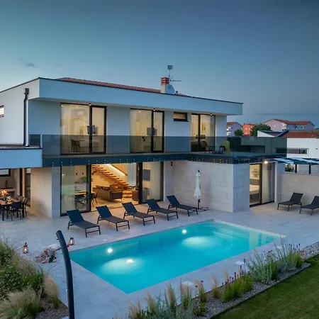 Celi Private Heated Pool & Jacuzzi 4br Near & Brijuni