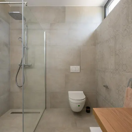 Villa Celi Private Heated Pool & Jacuzzi 4br Near & Brijuni